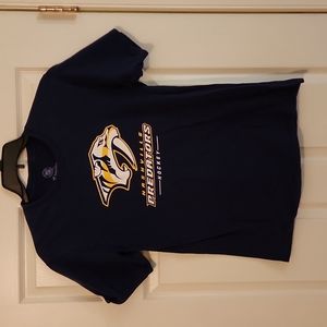 Nashville Predators medium tshirt